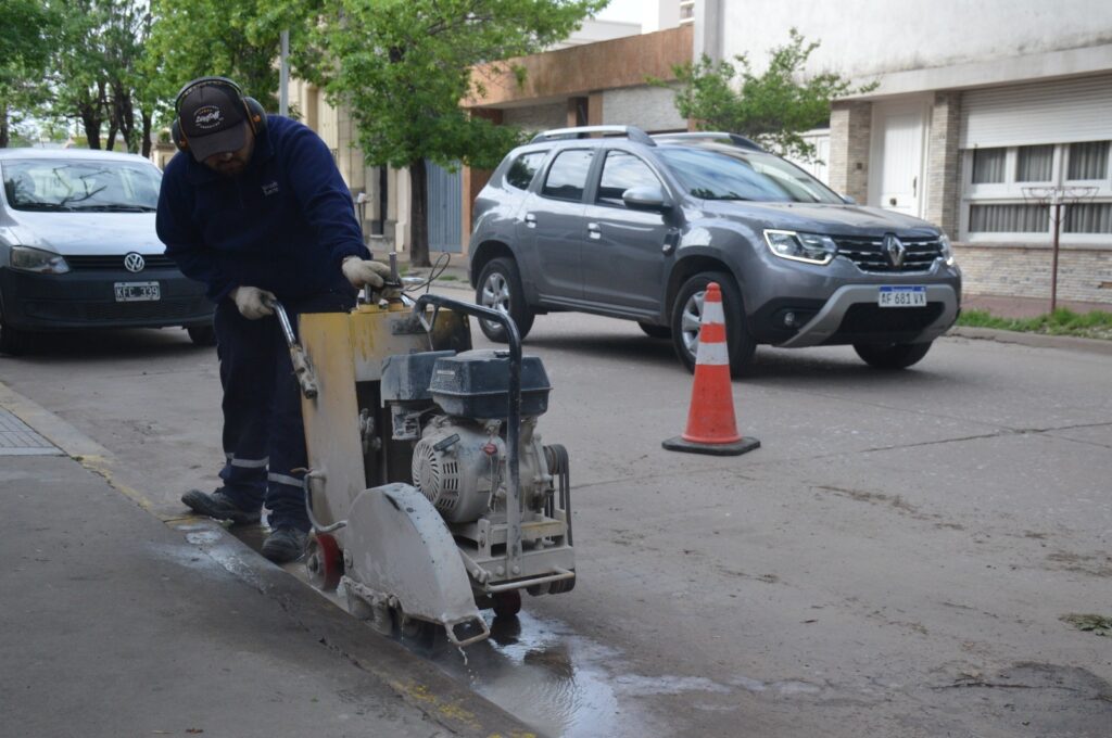 El Gobierno Municipal ejecuta calado de pavimento en calles céntricas