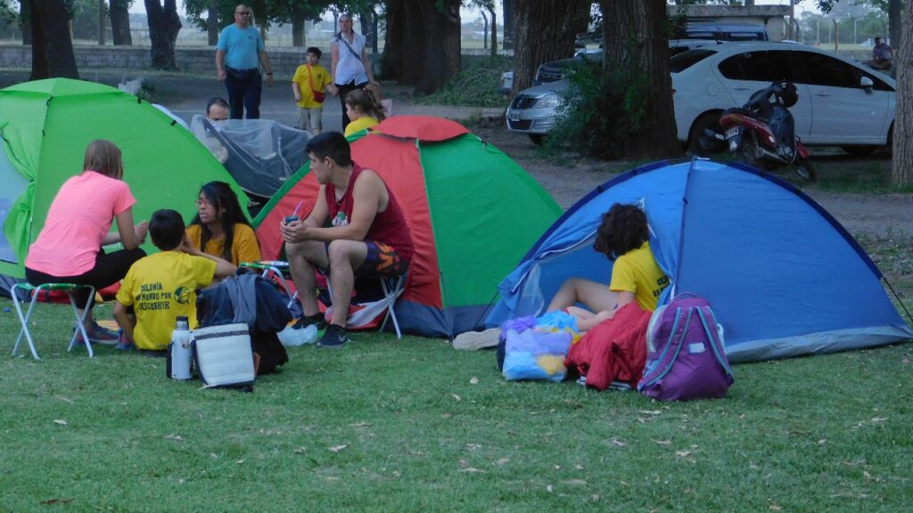 La colonia municipal de invierno cerró el año con un campamento familiar