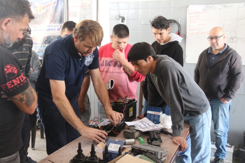 Concluyó una nueva edición del curso de Electricidad del Automotor