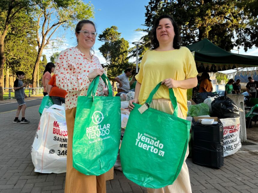 Gran respuesta de los vecinos a la jornada de canje de reciclables por Ecotachos