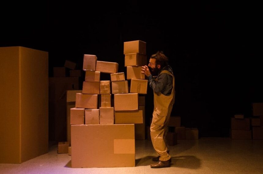 Llega a Teatro Malandra el unipersonal “Mi mundo imaginario de cartón”