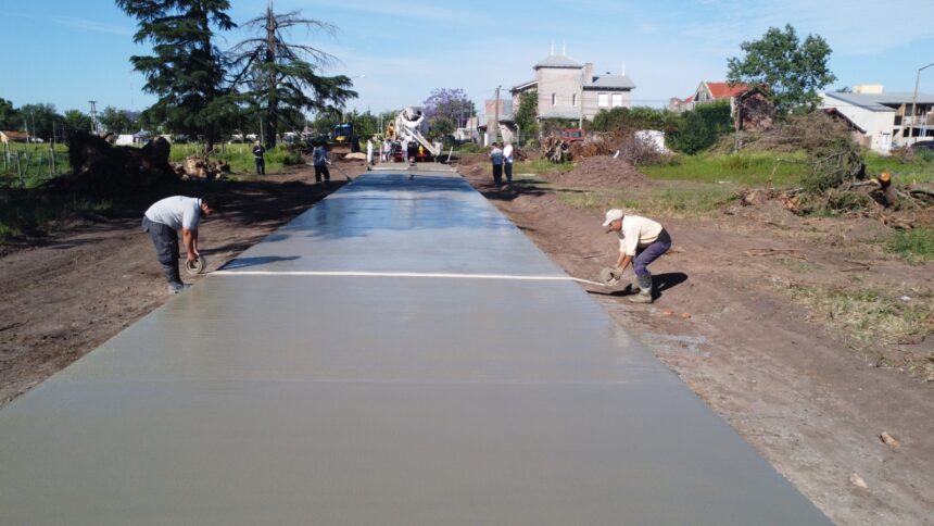 El Gobierno municipal suma una nueva cuadra de pavimento en el barrio Güemes