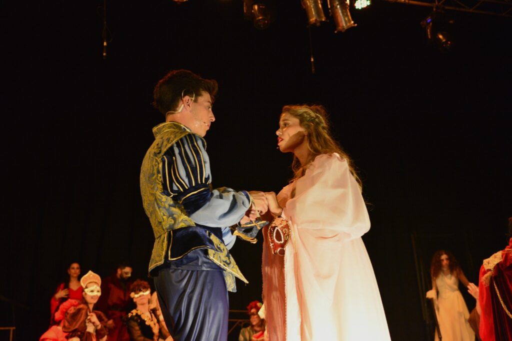 Tres noches con sala repleta para la presentación de “Romeo y Julieta: del odio al amor”