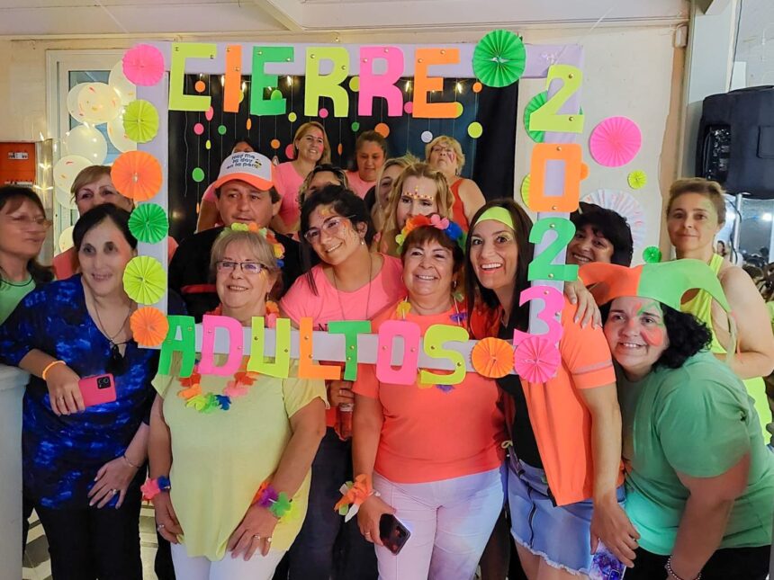 Colorido cierre de actividades del programa Adultos y Adultos Mayores