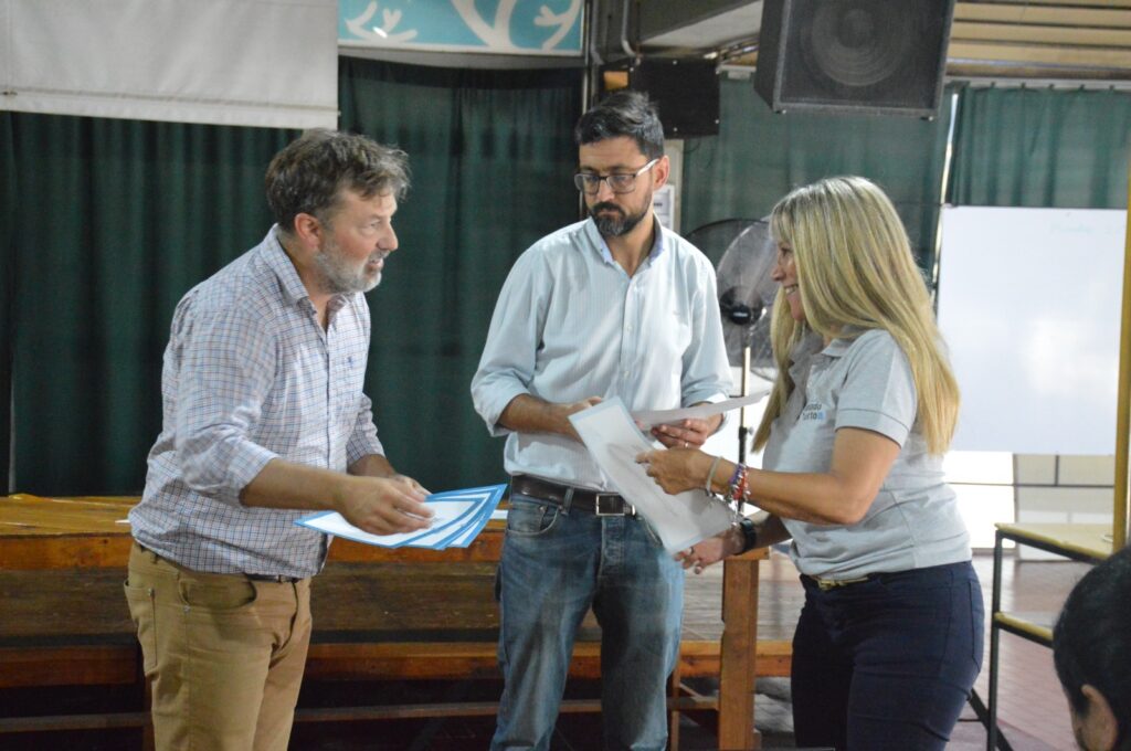 Entrega de certificados por capacitaciones a trabajadores de la Subsecretaría de Movilidad
