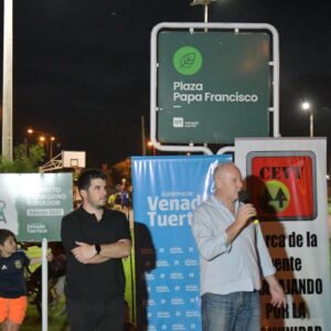 Siguen las obras: Chiarella inauguró luces led en la plaza del barrio Santa Fe