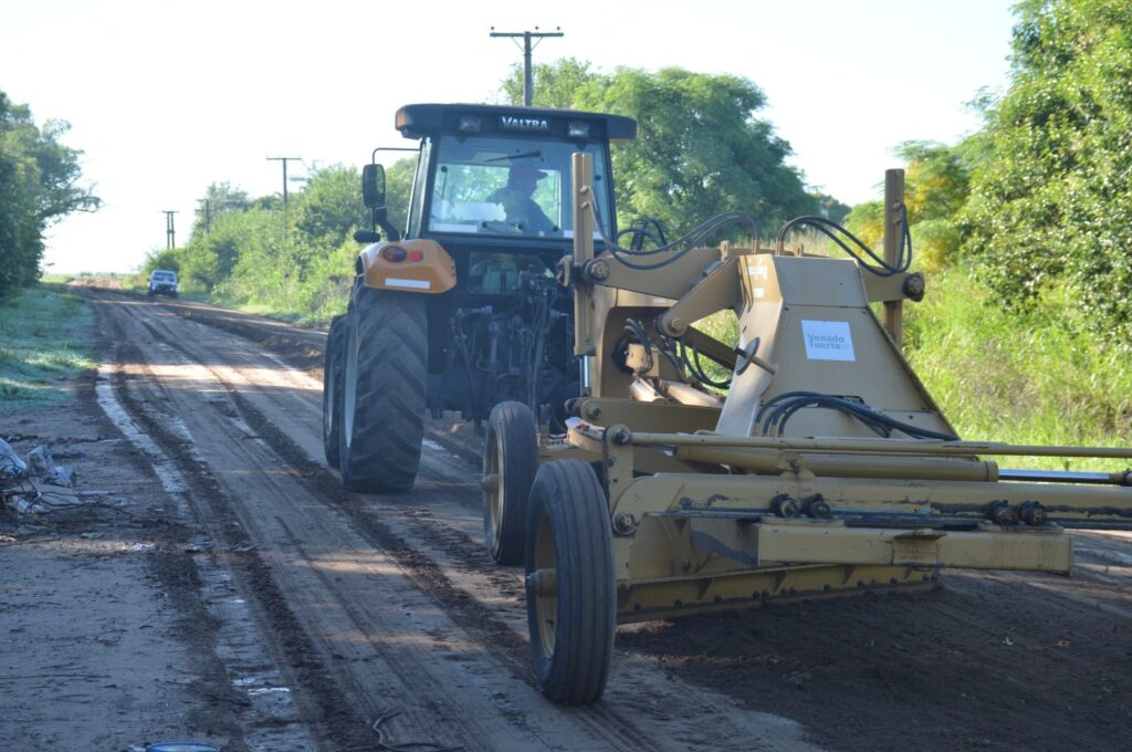 Se trabaja en perfilado de calzadas en los barrios Tiro Federal y Rivadavia