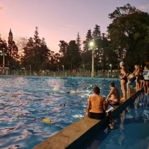 Primera Posta Acuática Nocturna 2024 en el natatorio del Parque Municipal