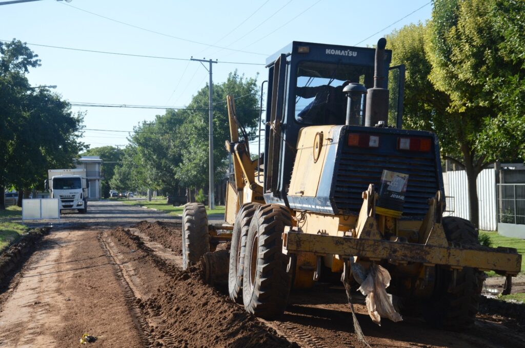 Preparan calzada para pavimento en Lascala entre 9 de Julio y Pueyrredón