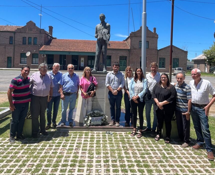 Sentido homenaje al maestro Cayetano Alberto Silva en el 104 aniversario de su fallecimiento Sentido homenaje al maestro Cayetano Alberto Silva en el 104 aniversario de su fallecimiento
