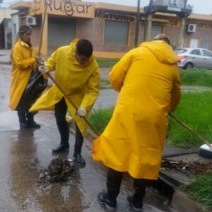 Cuadrillas municipales realizan trabajos de limpieza y desobstrucción de desagües