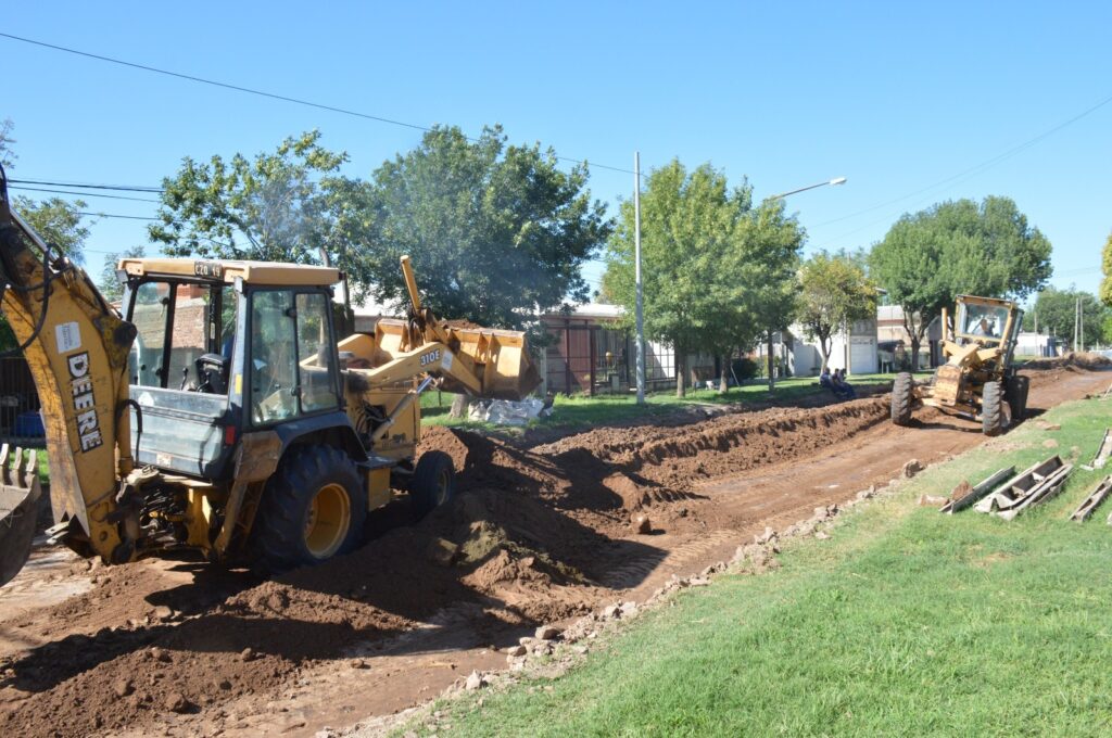 El Gobierno municipal ejecuta importantes obras de pavimento en calle Piacenza