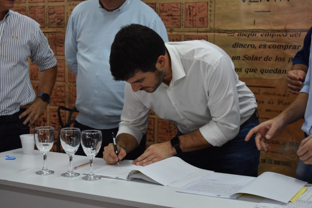 Firma de convenios con Vialidad Provincial para mejorar la red vial en distritos de General López