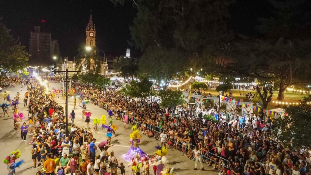 Venado fue una fiesta. Una multitud colmó la plaza San Martín para celebrar los Carnavales