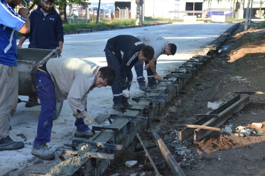 El Gobierno Municipal avanza en la construcción de cordones de pavimento