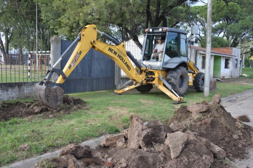 Movimiento de suelo para vereda del Centro de Salud de barrio Victoria