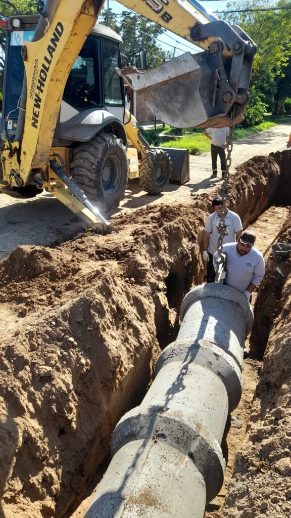 Trabajos de desagües en calle Islas Malvinas
