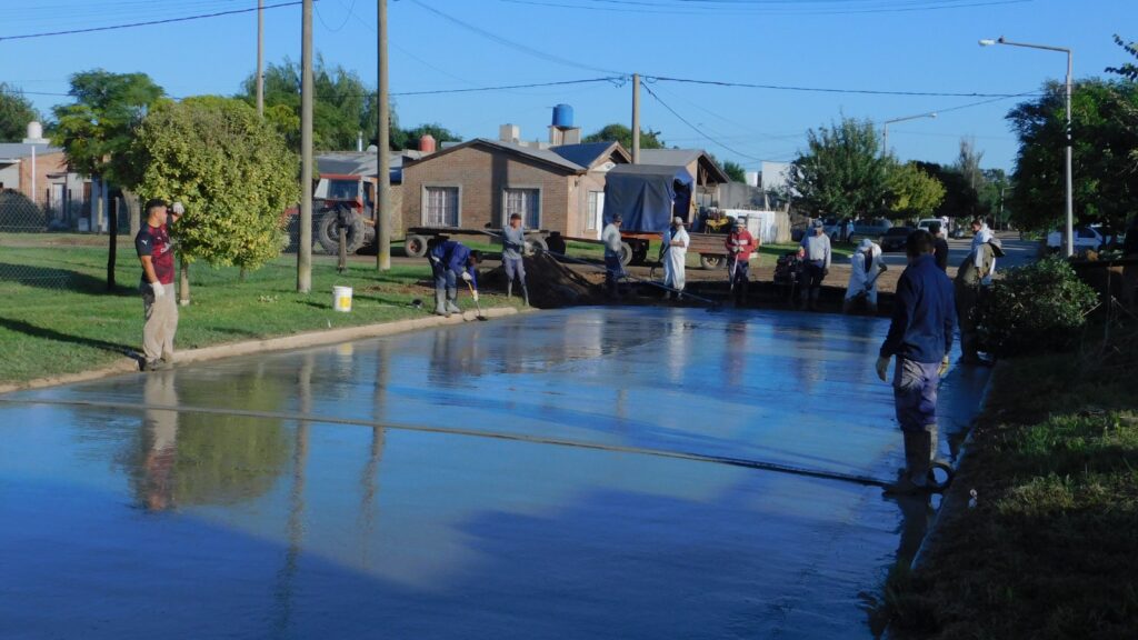 El Gobierno de Venado Tuerto pavimentó una nueva cuadra en barrio Victoria