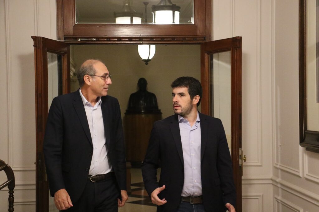Encuentro de Chiarella con autoridades de la Bolsa de Comercio de Rosario