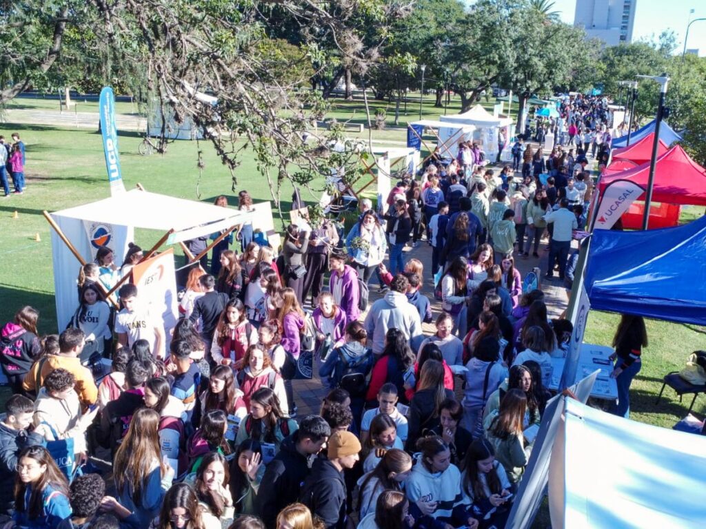 La plaza San Martín fue escenario de otra exitosa edición de la Expovenado Educativa