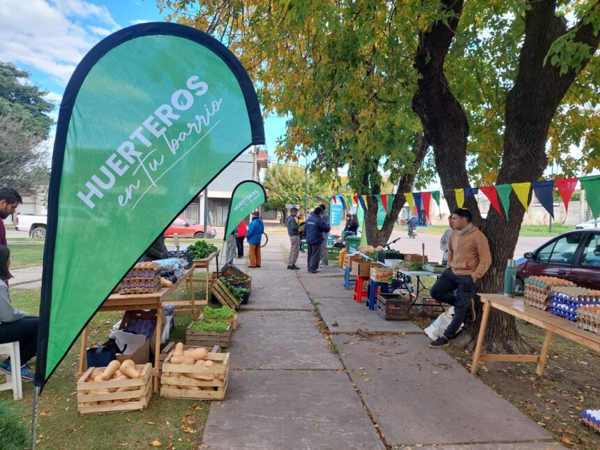 Los Ecotachos hicieron su presentación en “Huerteros en tu Barrio”