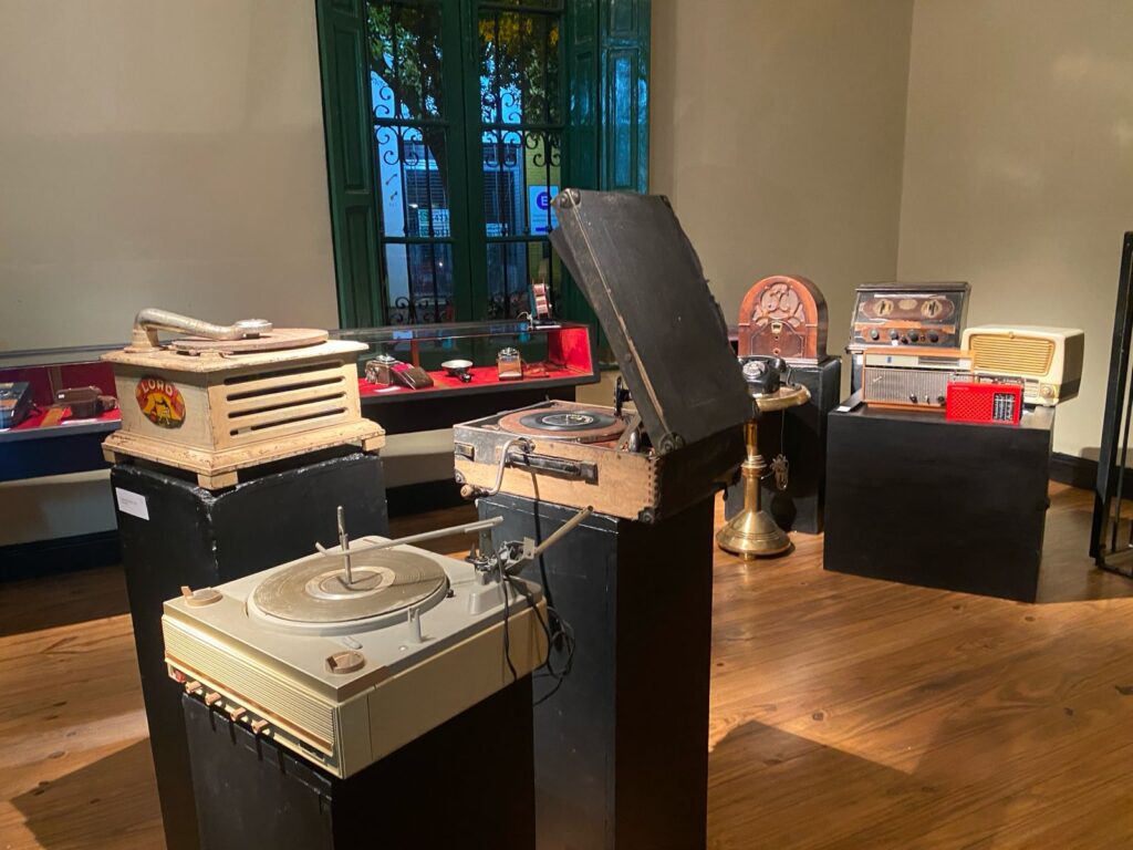 Muestra en el Museo: un fascinante recorrido identitario a través de objetos cotidianos