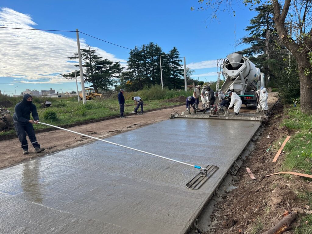 El Gobierno Municipal pavimenta una nueva cuadra en la ciudad