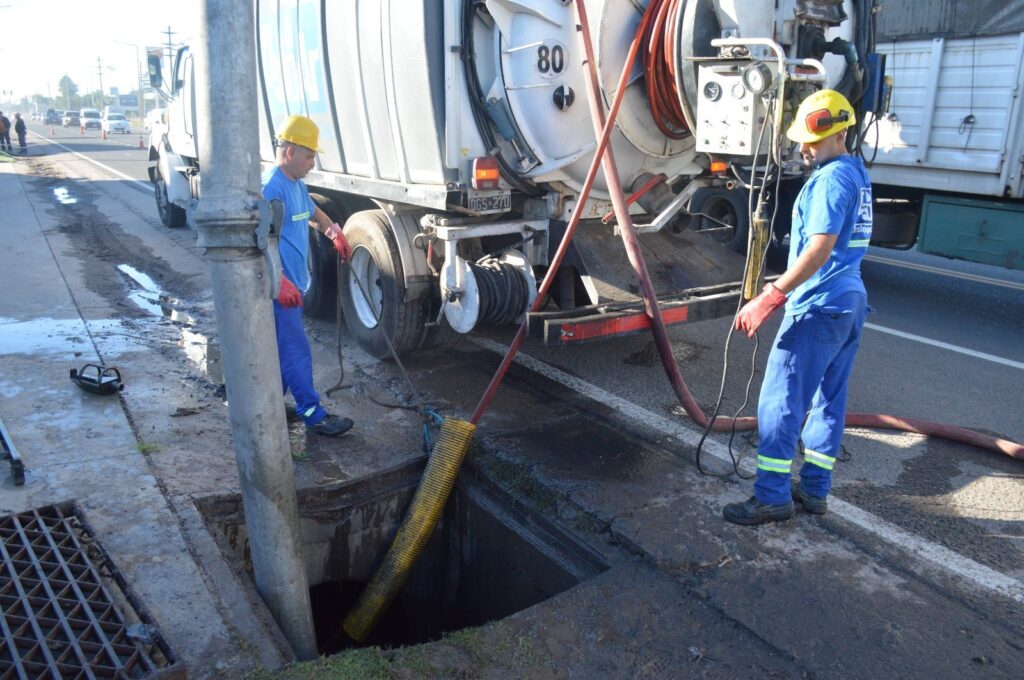 Un oferente para desobstruir conductos pluviales en cuenca urbana del Centro II