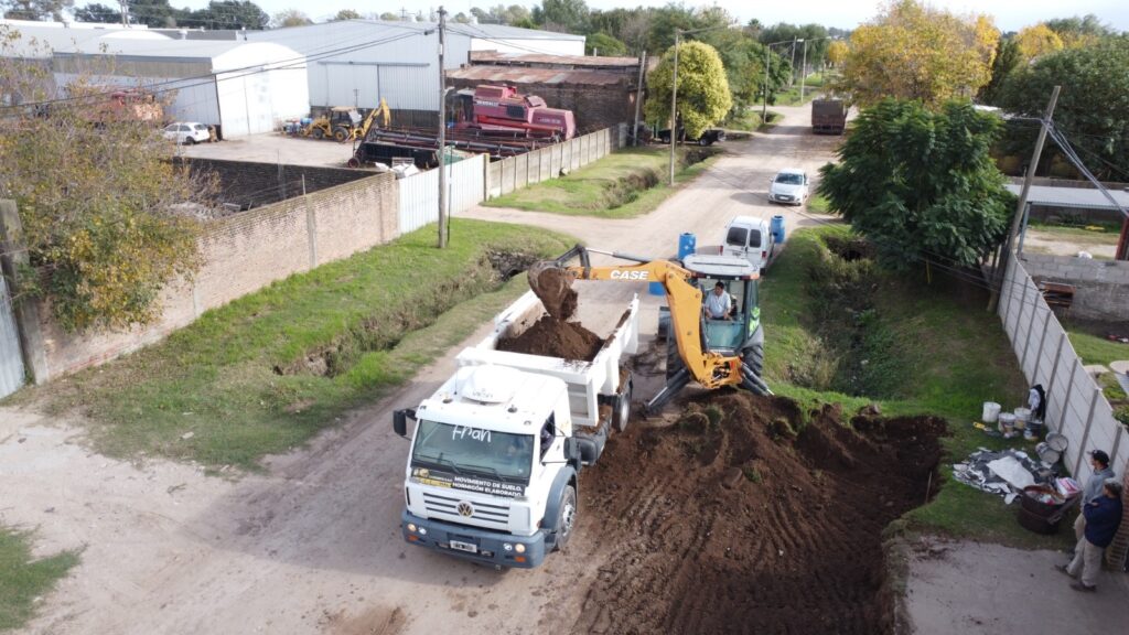 Los equipos municipales se preparan para pavimentar una nueva cuadra en barrio Ciudad Nueva
