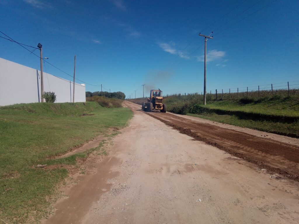 Trabajos de perfilado en zonas urbanas y caminos rurales