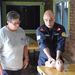 Instructores de Bomberos capacitaron en RCP a trabajadores municipales