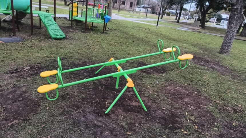 Instalación de juegos infantiles y mantenimiento de plazas