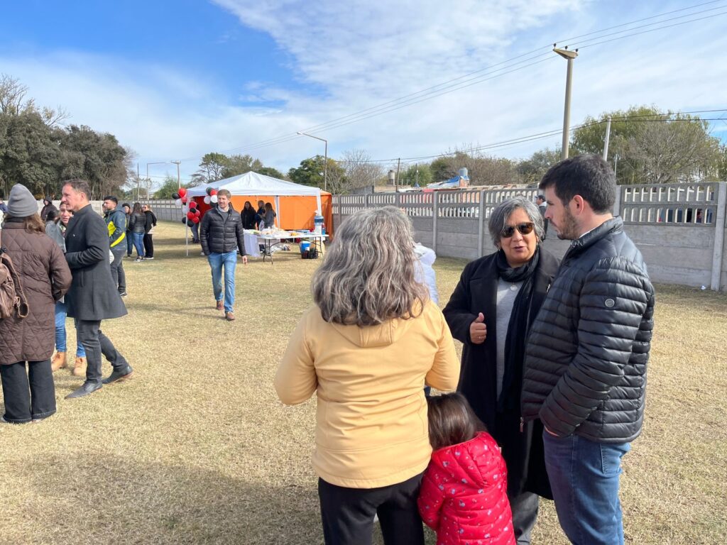 Chiarella participó de la inauguración de la nueva cancha de hockey sobre césped