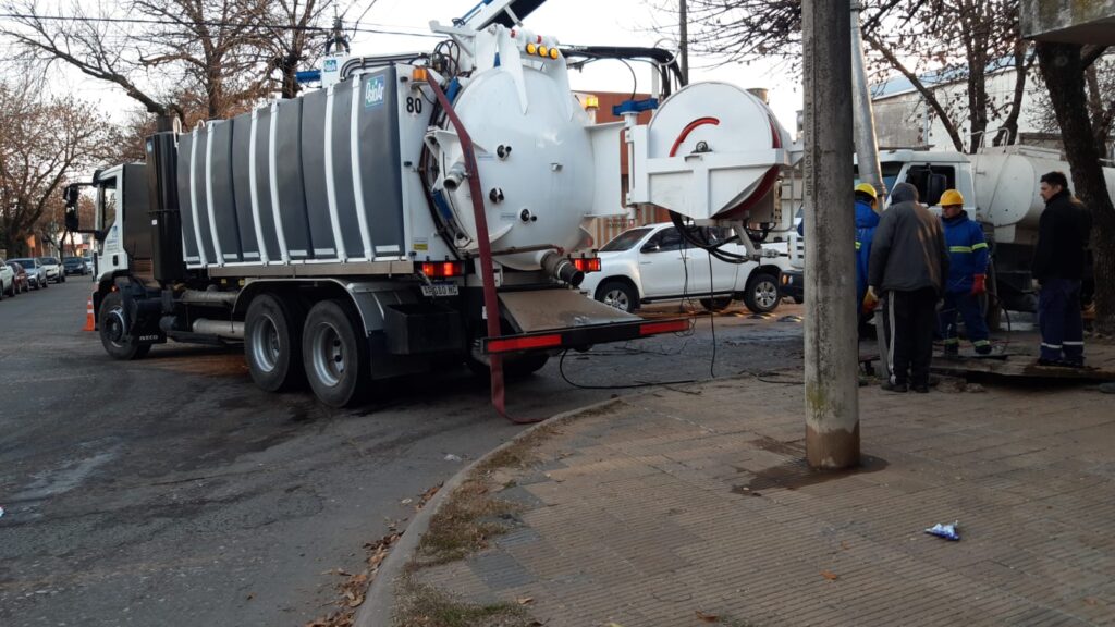 Avanza la desobstrucción de desagües pluviales en barrio Centro II