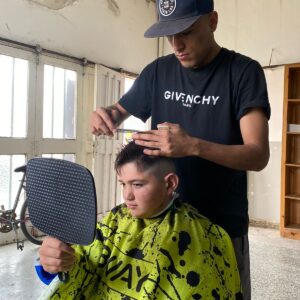 «Tijeras Solidarias»: veinte vecinos del San José Obrero accedieron al corte de pelo gratuito