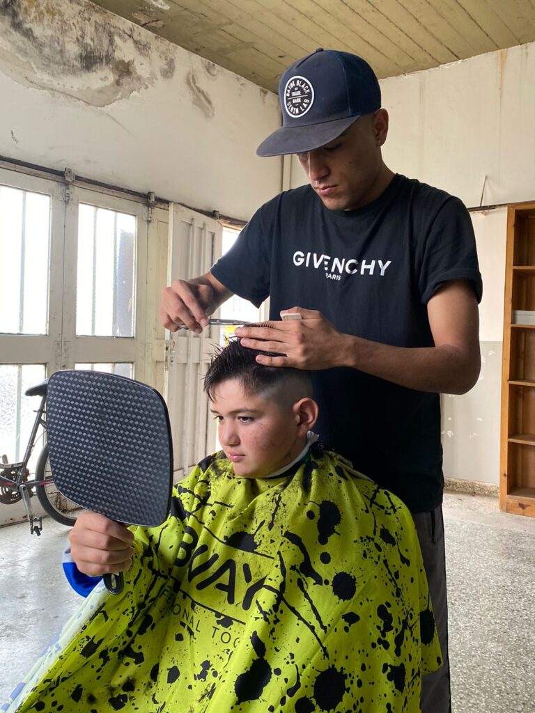“Tijeras Solidarias”: veinte vecinos del San José Obrero accedieron al corte de pelo gratuito
