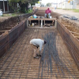 El ministro Enrico visitó los trabajos del Emisario Edisón, obra hídrica clave para el sector noroeste