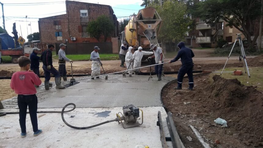 Hormigonado de aleta en la pavimentación de Amincton y Catamarca