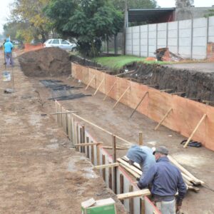 Refuerzan los trabajos de perfilado de calles en los barrios Güemes y Cayetano Silva