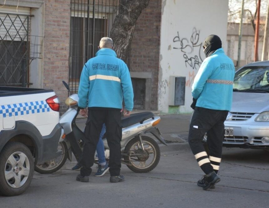 Tránsito más ordenado: controles municipales en los barrios Centro III y Rivadavia