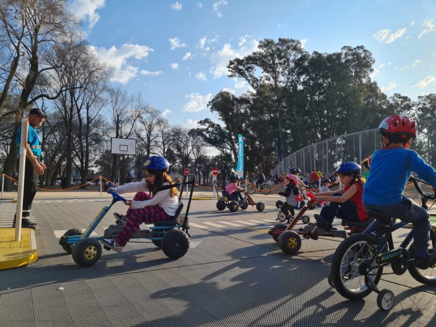 El Paseo de la Ciudad festeja en plaza San Martín la semana de la Seguridad Vial