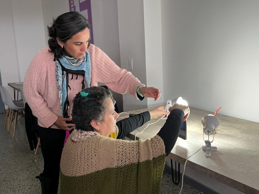 Carbini capacitó a emprendedores en diseño de “Vidrieras Digitales” con celulares