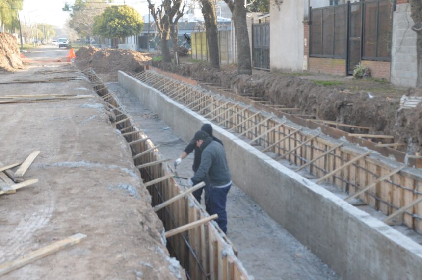 Programa de saneamiento hidráulico: Comenzó la construcción del emisario en calle Edison