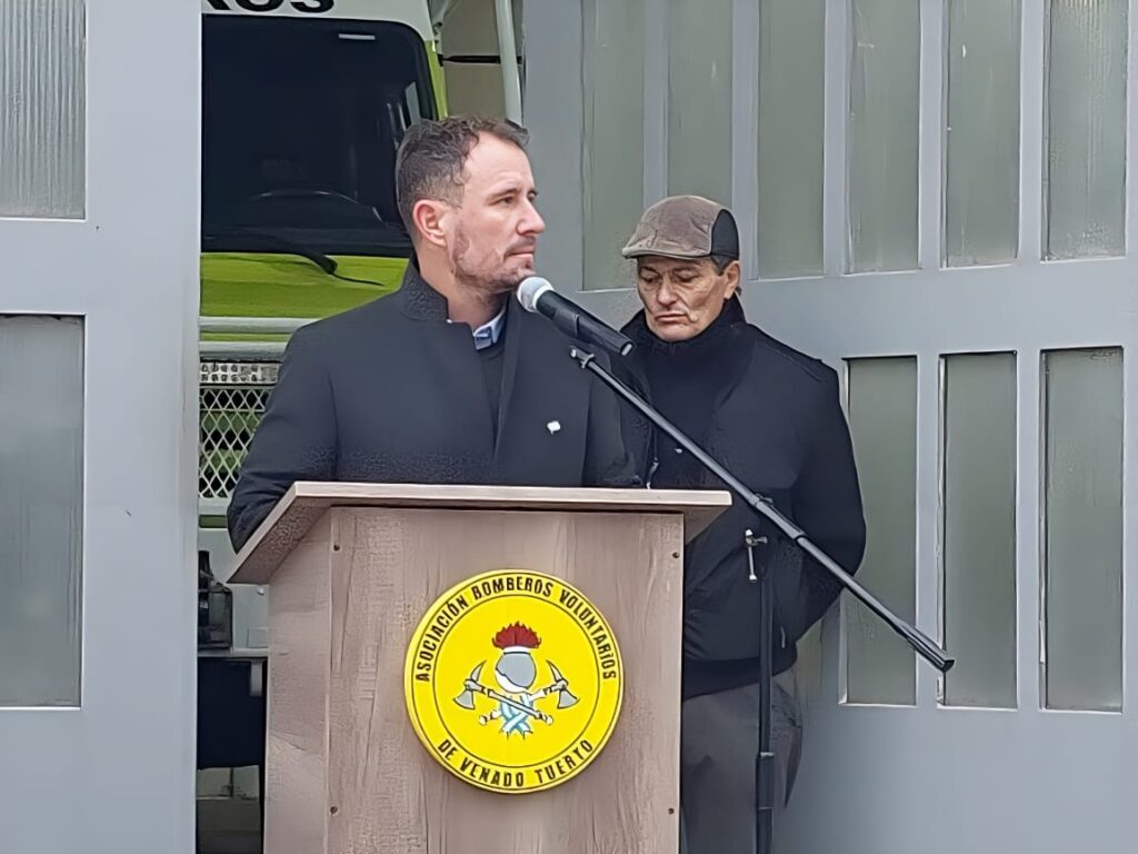 Pellegrini destacó “El enorme compromiso y valor” de los Bomberos Voluntarios en emotivo acto