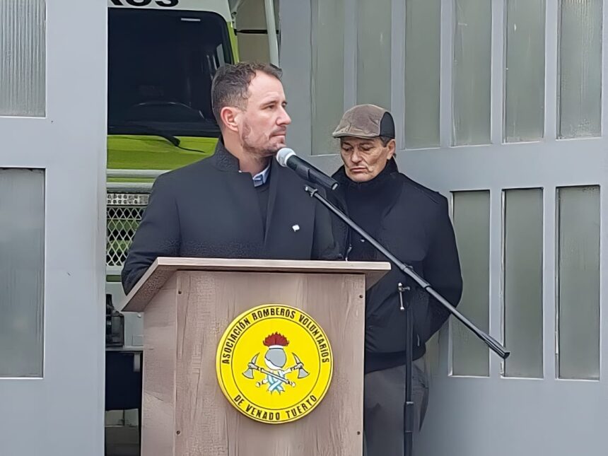 Pellegrini destacó “El enorme compromiso y valor” de los Bomberos Voluntarios en emotivo acto