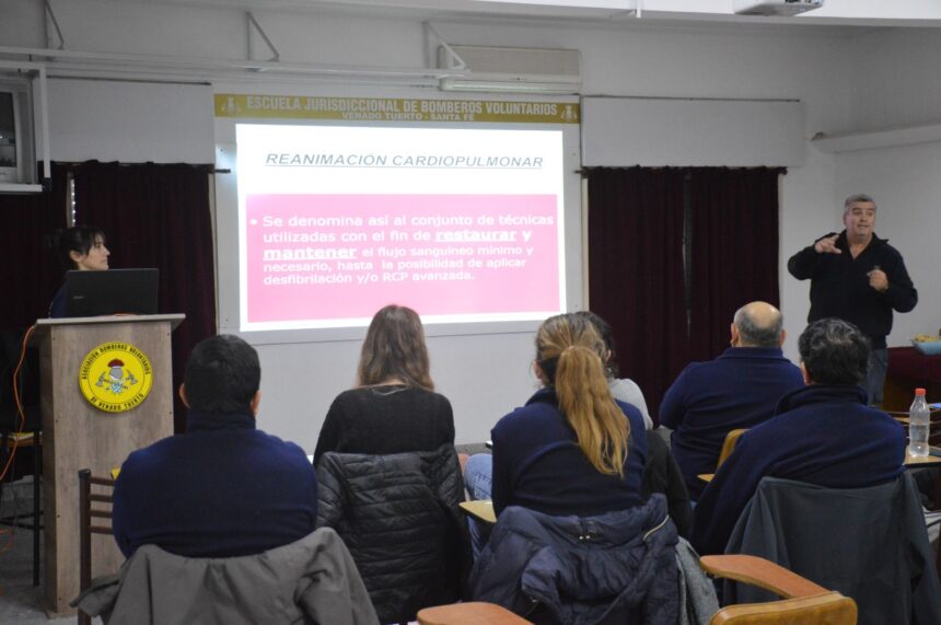Continúan las capacitaciones en RCP, Desobstrucción de vías aéreas y uso de DEA al personal municipal Continúan las capacitaciones en RCP, Desobstrucción de vías aéreas y uso de DEA al personal municipal