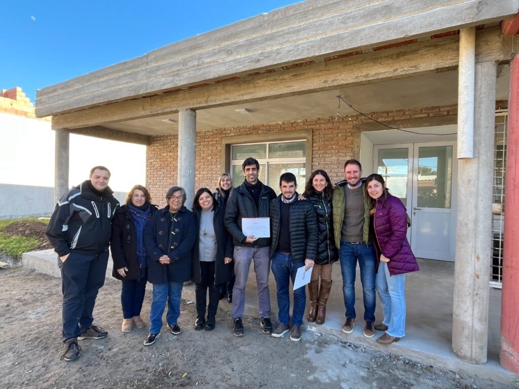 Trabajo conjunto por la educación: el Intendente visitó dos nuevas aulas de las Escuelas 584 Y 602