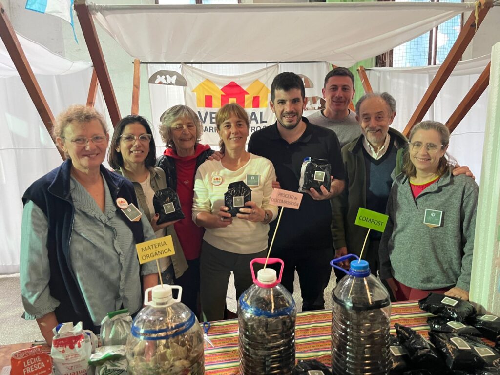 Gran convocatoria de la feria dominguera “Verde” celebrando la semana del ambiente