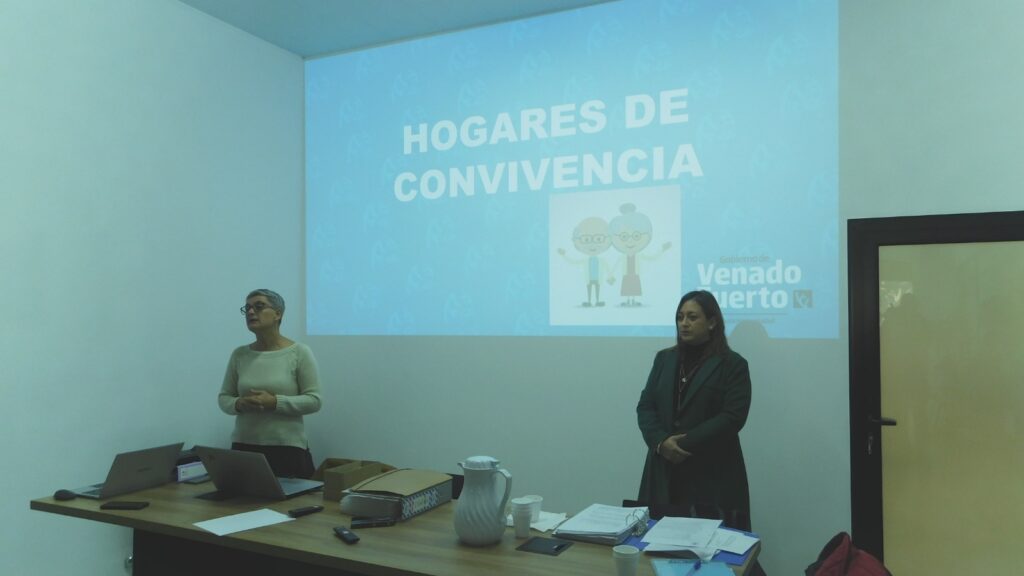 Reunión de trabajo de áreas de control con propietarios de hogares de convivencia