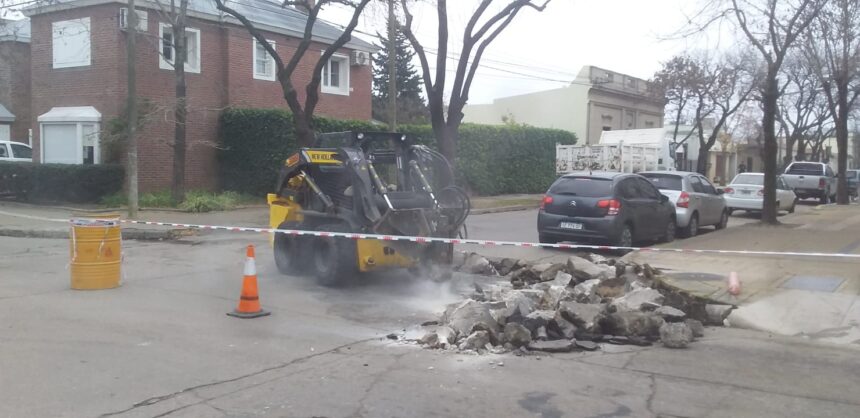 Las tareas de mantenimiento no se detienen: reparan bache en Belgrano y Pueyrredón